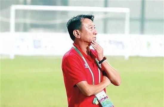 他的巨大狠狠挺进她的身体