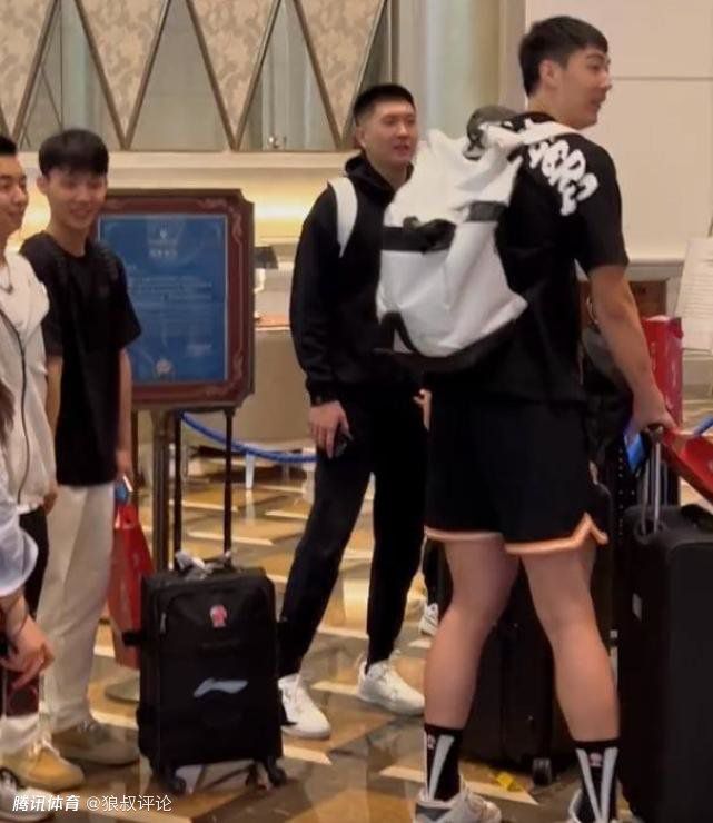 潜规则下属的经理