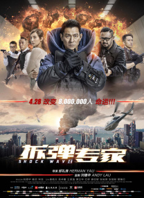 一个男孩子顶哭男孩子